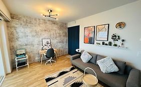 Brand New Modern Condo Built-In Mall Of Tripla